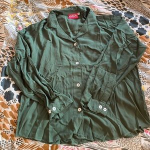 Emerald LS Pantry Button Up